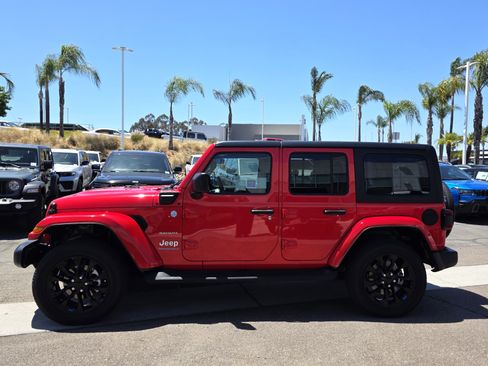 Used 2023 Jeep Wrangler Unlimited Sahara w/ Cold Weather Group AWD/4WD image 2
