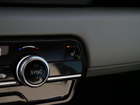 Used 2025 Honda Pilot EX-L image 29