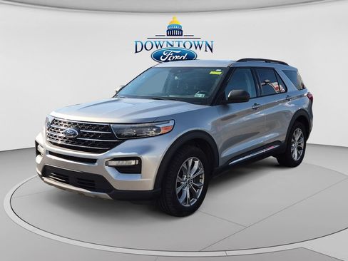 Used 2020 Ford Explorer XLT w/ Equipment Group 202A AWD/4WD image 4