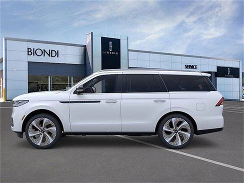 New 2026 Lincoln Navigator Black Label AWD/4WD image 3