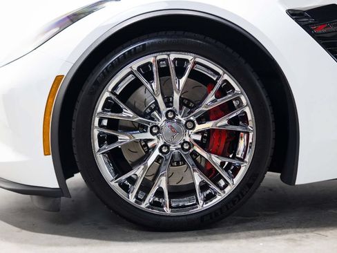 Used 2015 Chevrolet Corvette Z06 w/ 3LZ Preferred Equipment Group RWD image 37