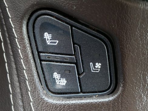 Used 2017 Chevrolet Suburban Premier AWD/4WD image 20