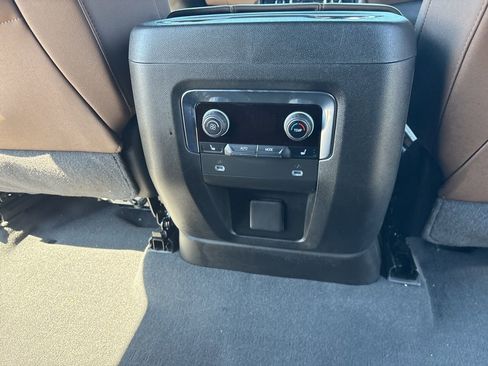 Used 2023 Chevrolet Suburban High Country AWD/4WD image 30