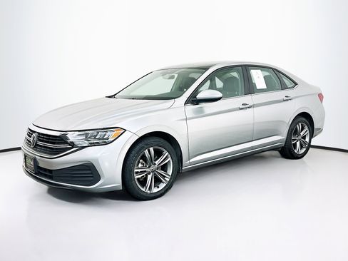 Used 2024 Volkswagen Jetta SE image 3