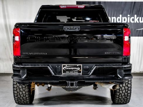 Used 2022 Chevrolet Silverado 2500 Custom w/ Custom Value Package AWD/4WD image 9