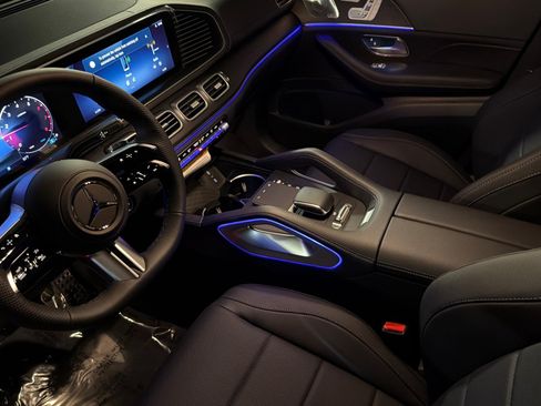 New 2026 Mercedes-Benz GLS 450 4MATIC image 9