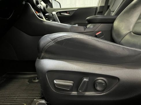 Used 2019 Toyota RAV4 Limited AWD/4WD image 15