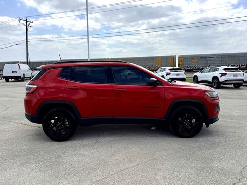 Used 2026 Jeep Compass Latitude AWD/4WD image 5