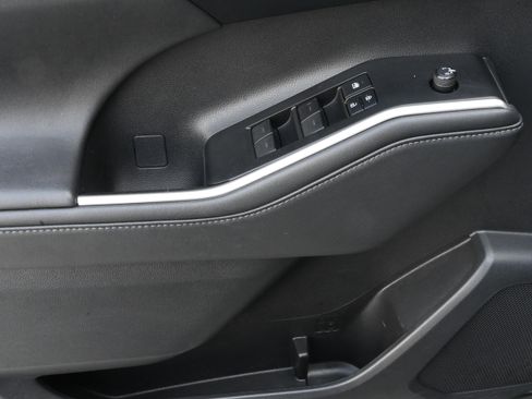 Used 2020 Toyota Highlander XLE image 27