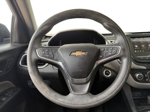 Used 2019 Chevrolet Equinox LS w/ LS Convenience Package FWD image 13