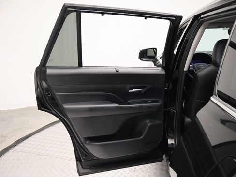 Certified 2025 Toyota Grand Highlander AWD image 21