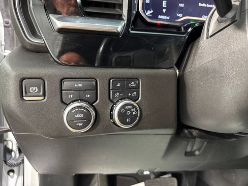 Used 2024 GMC Sierra 1500 SLT AWD/4WD image 39
