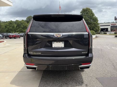Used 2024 Cadillac Escalade Premium Luxury AWD/4WD image 12