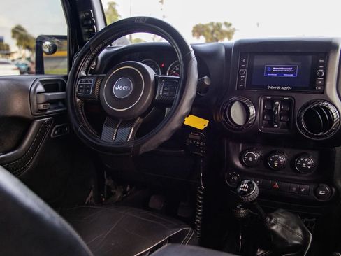 Used 2015 Jeep Wrangler Unlimited Rubicon AWD/4WD image 39