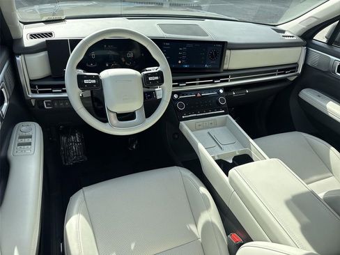 Used 2025 Hyundai Santa Fe SEL AWD/4WD image 18