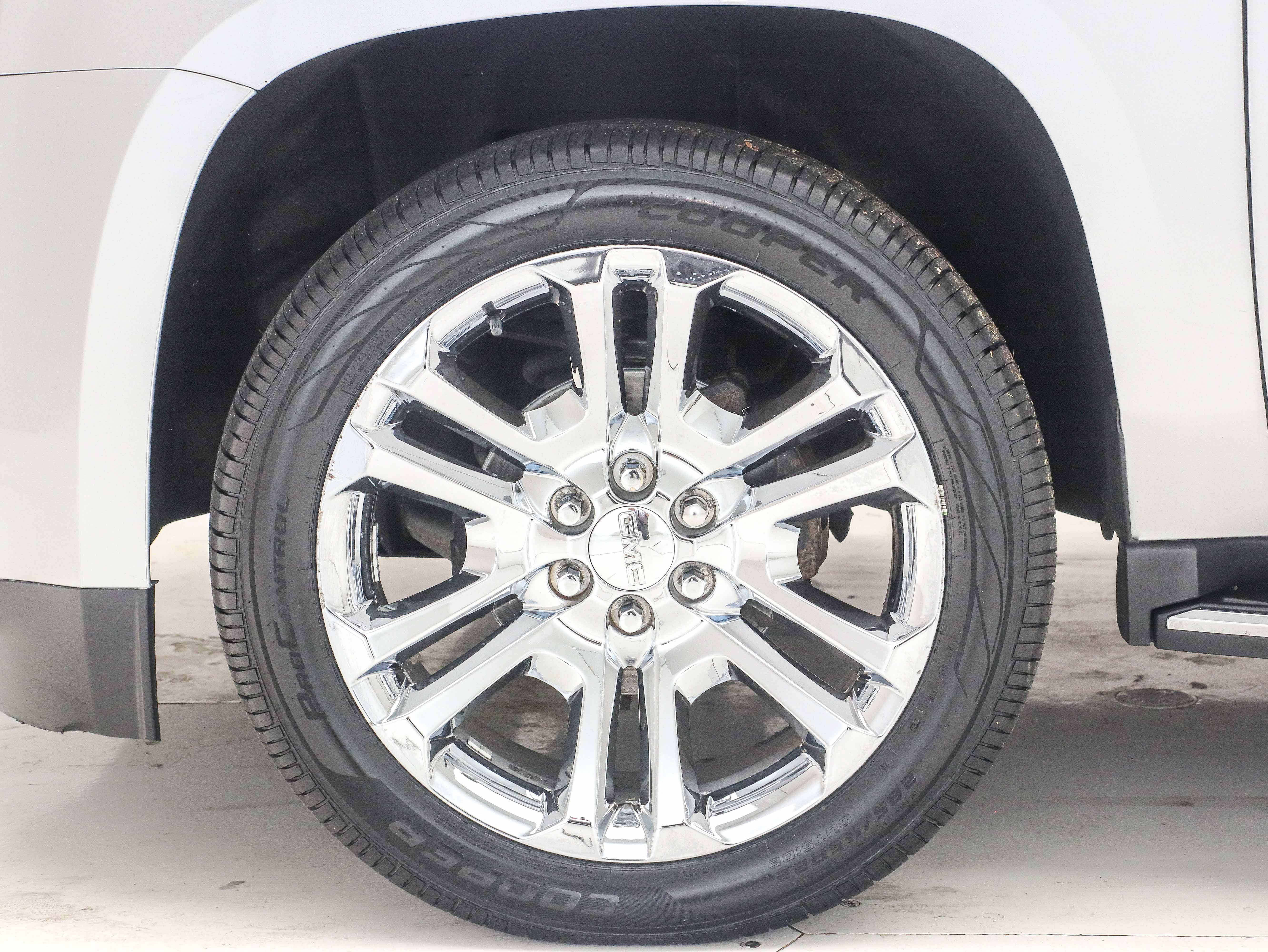 Used 2020 GMC Yukon XL SLT w/ Premium Edition AWD/4WD image 32