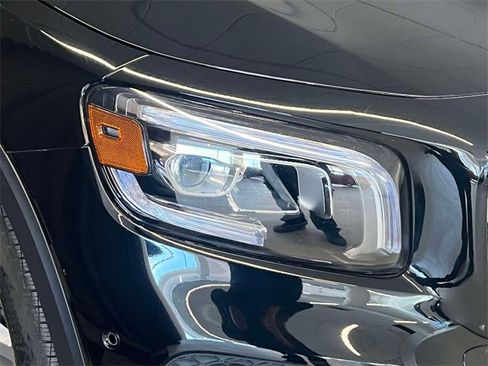 Used 2022 Mercedes-Benz GLB 250 4MATIC image 9