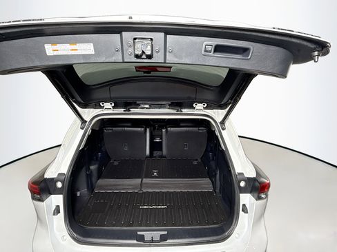 Certified 2022 Toyota Highlander XLE image 26