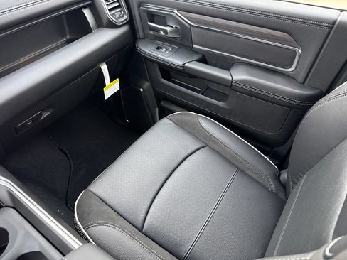 New 2026 RAM 2500 Laramie AWD/4WD image 16