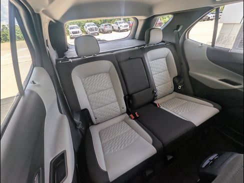 Used 2020 Chevrolet Equinox LS w/ LPO, Cargo Package AWD/4WD image 20