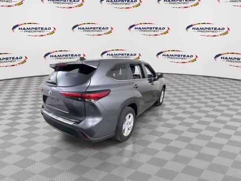 Used 2023 Toyota Highlander LE AWD/4WD image 8
