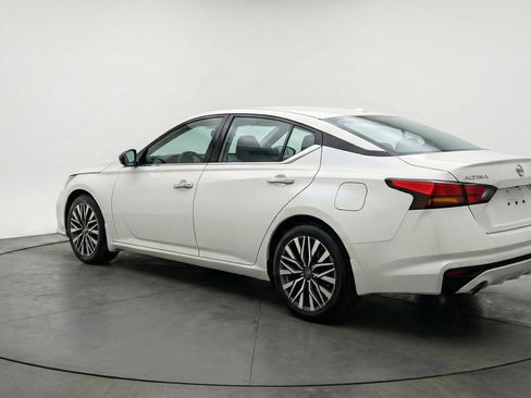 Used 2025 Nissan Altima 2.5 SV image 6