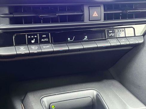 Used 2023 Toyota Crown AWD/4WD image 32