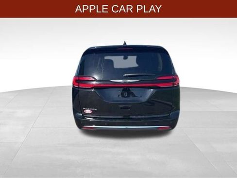 Used 2024 Chrysler Pacifica Touring-L FWD image 6