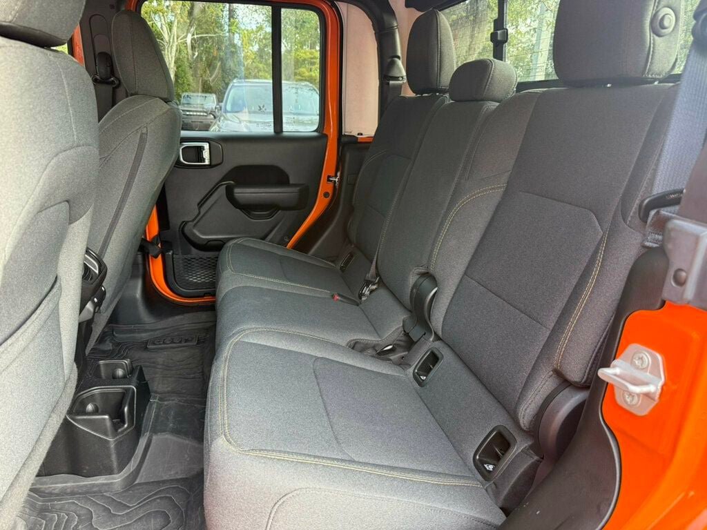 Used 2025 Jeep Gladiator Sport AWD/4WD image 7