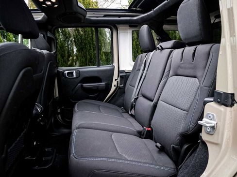 Used 2022 Jeep Wrangler Unlimited Rubicon 4xe w/ Steel Bumper Group image 7