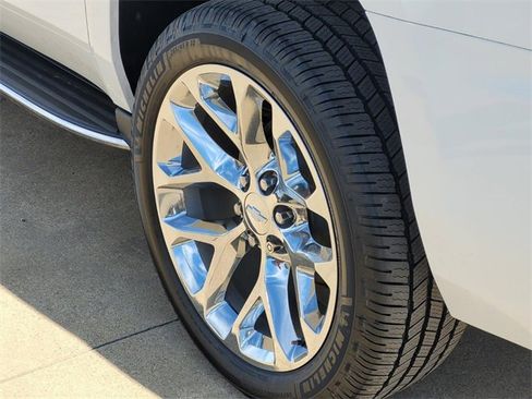 Used 2019 Chevrolet Suburban Premier image 7