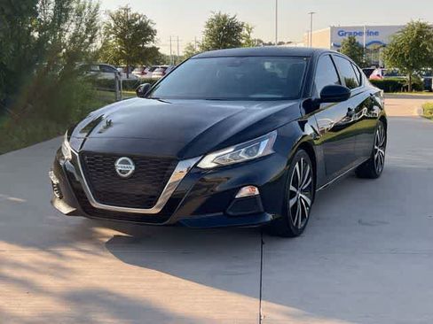 Used 2021 Nissan Altima 2.5 SR FWD image 2