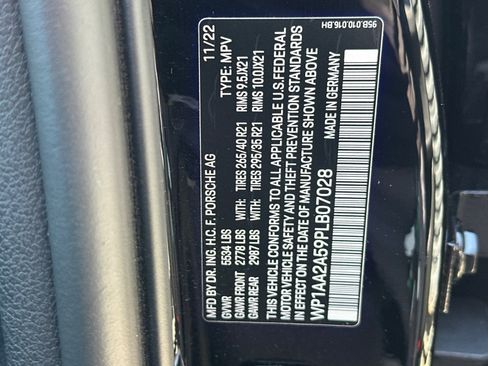Certified 2023 Porsche Macan AWD/4WD image 29