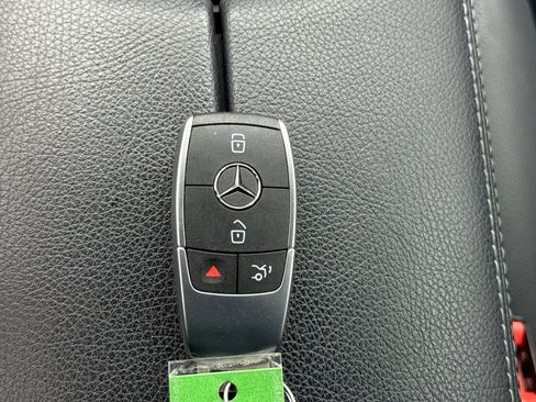 Used 2022 Mercedes-Benz GLC 300 GLC 300 4WD image 22