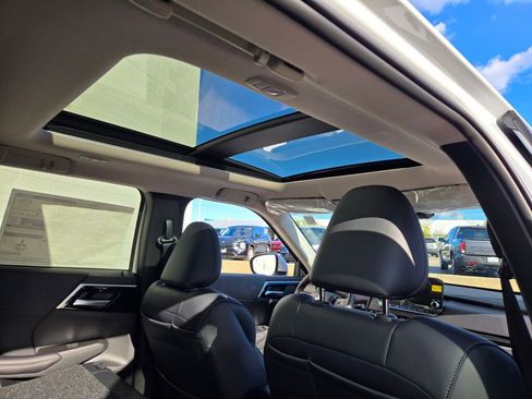 New 2025 Mitsubishi Outlander SE image 8