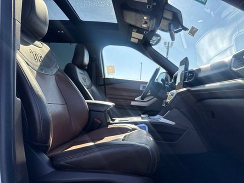 Used 2021 Ford Explorer King Ranch w/ Premium Technology Package RWD image 9
