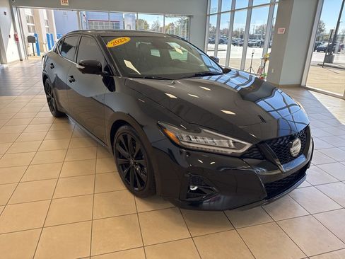 Used 2023 Nissan Maxima SR w/ Sport Mat Group image 5