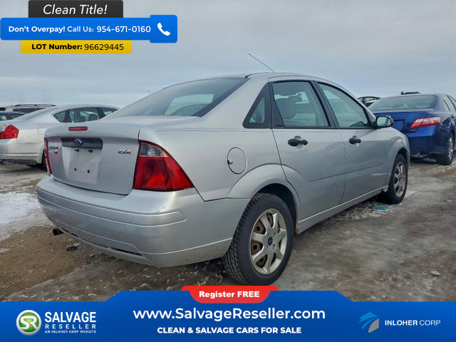 Used 2005 Ford Focus ZX4 Sedan FWD image 4