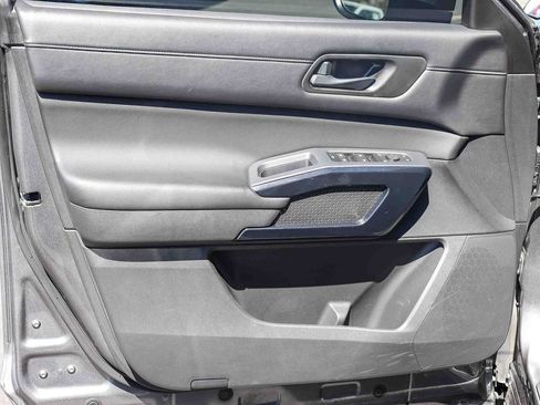 Used 2024 Nissan Pathfinder SV FWD image 21