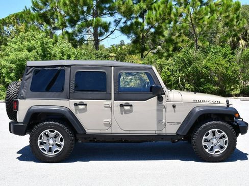 Used 2018 Jeep Wrangler Unlimited Rubicon w/ Connectivity Group AWD/4WD image 33