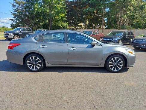 Used 2017 Nissan Altima 2.5 SV image 4