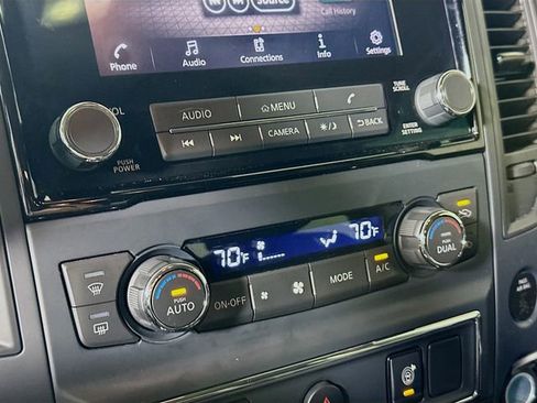 Used 2024 Nissan Titan SV w/ SV Convenience Package image 17