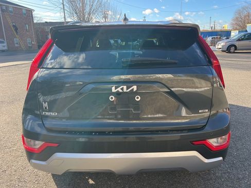 Certified 2024 Kia Niro EX image 4