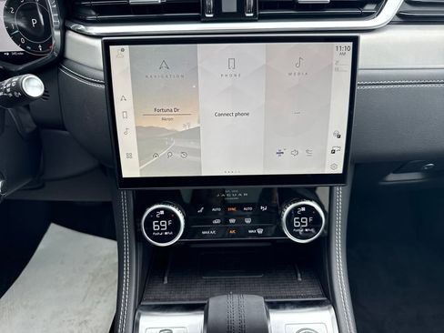 New 2025 Jaguar F-PACE R-Dynamic S image 23