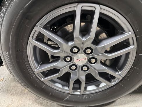 Used 2025 GMC Acadia Elevation image 44