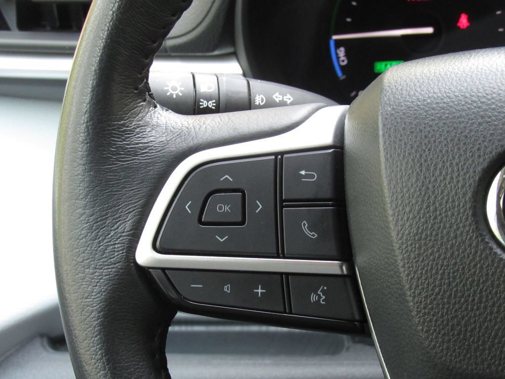 Certified 2025 Toyota Sienna XLE FWD image 28