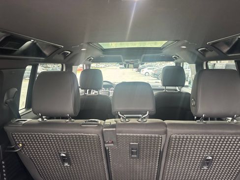 Used 2025 Land Rover Defender 110 S AWD/4WD image 9