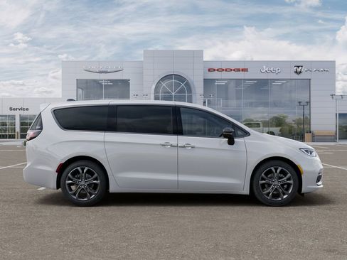 New 2026 Chrysler Pacifica Select FWD image 24