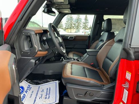 New 2024 Ford Bronco Outer Banks w/ Sasquatch Package image 11