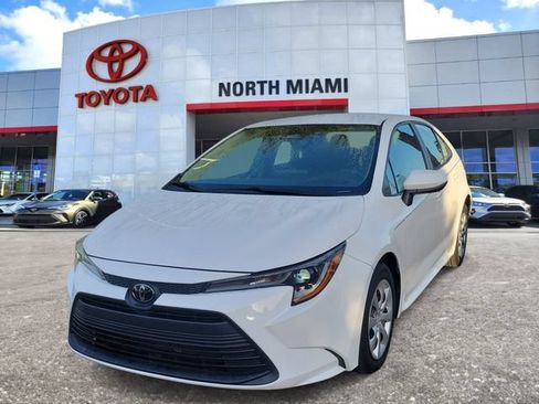 Used 2024 Toyota Corolla LE FWD image 2